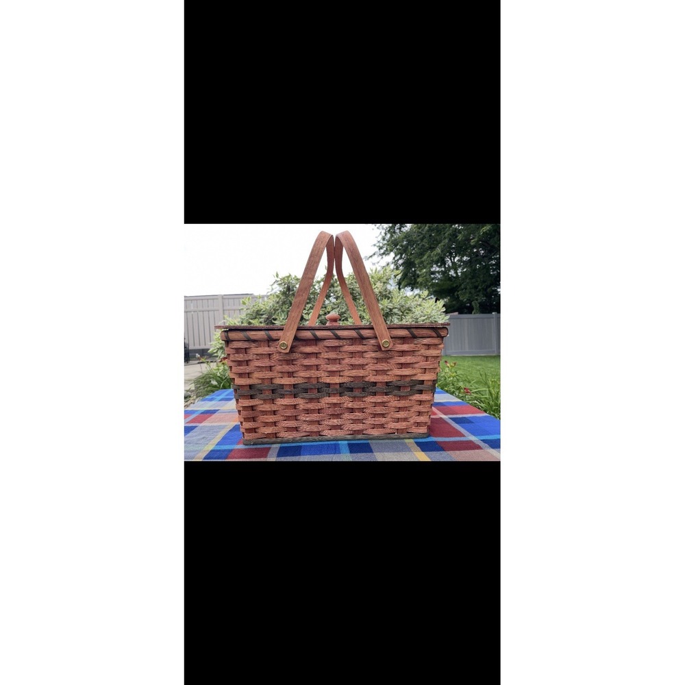 Amish-Made Hand-Woven Picnic Basket Natural Light Stain Vintage Green Signed